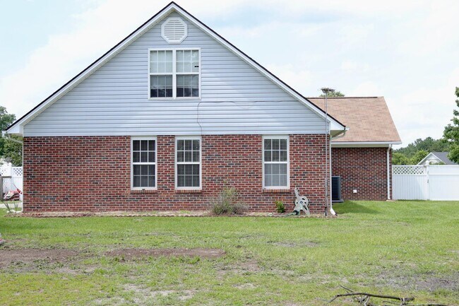 Building Photo - 109 Purple Martin Pl