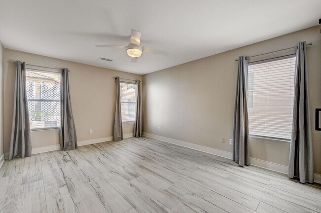 Building Photo - Stunning Southern Highlands Two Story