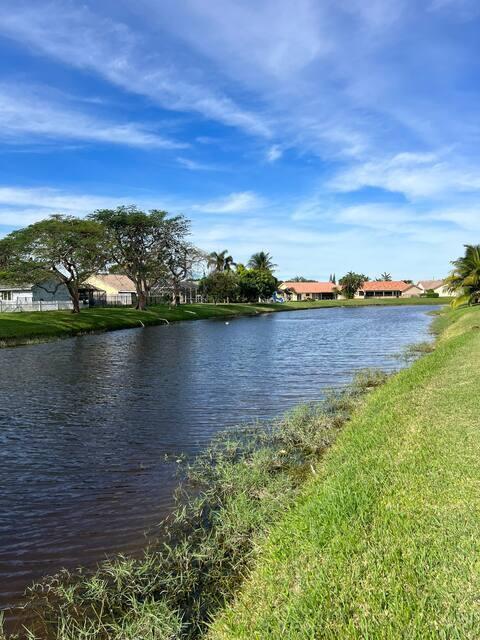 Building Photo - 9775 Sun Pointe Dr