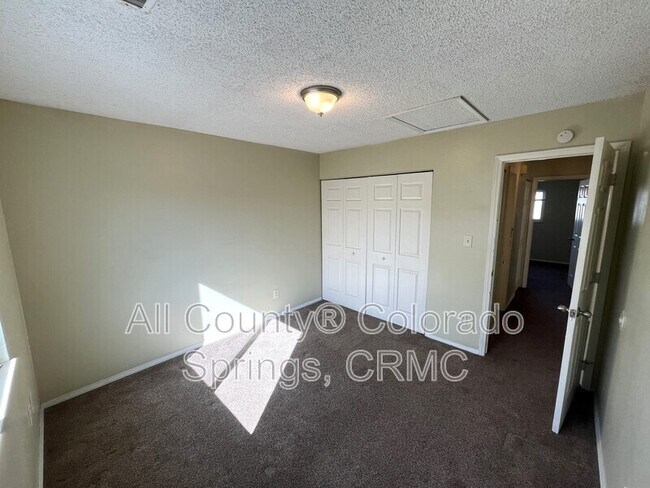 Building Photo - 1010 Mazatlan Cir