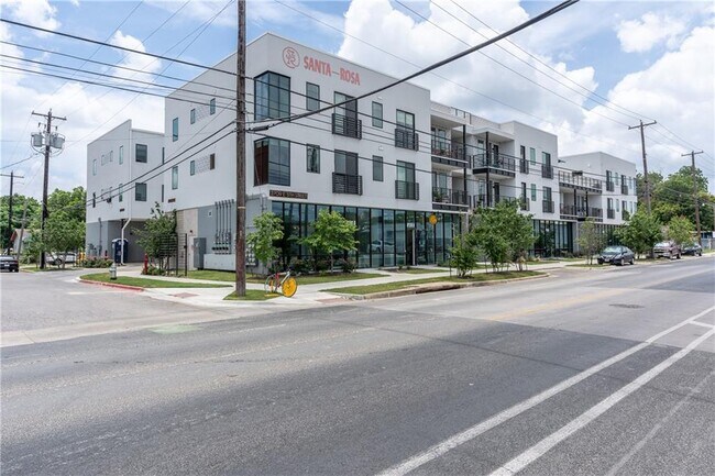 Building Photo - 2709 E 5th St.