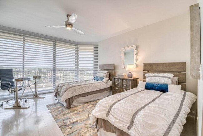 Building Photo - 570 Ocean Dr