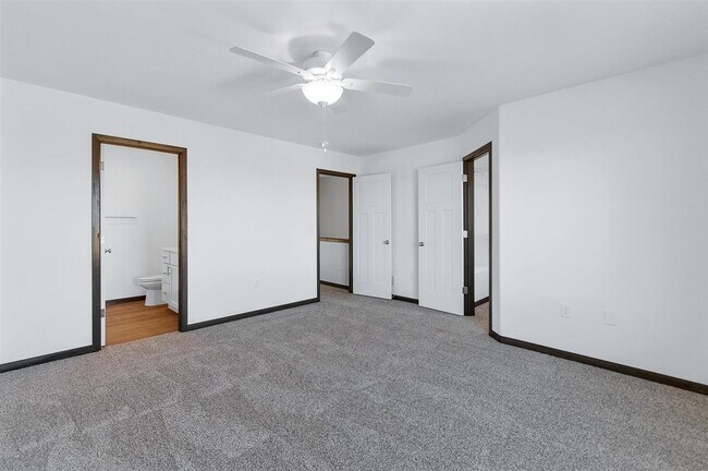 Building Photo - Prairie Village