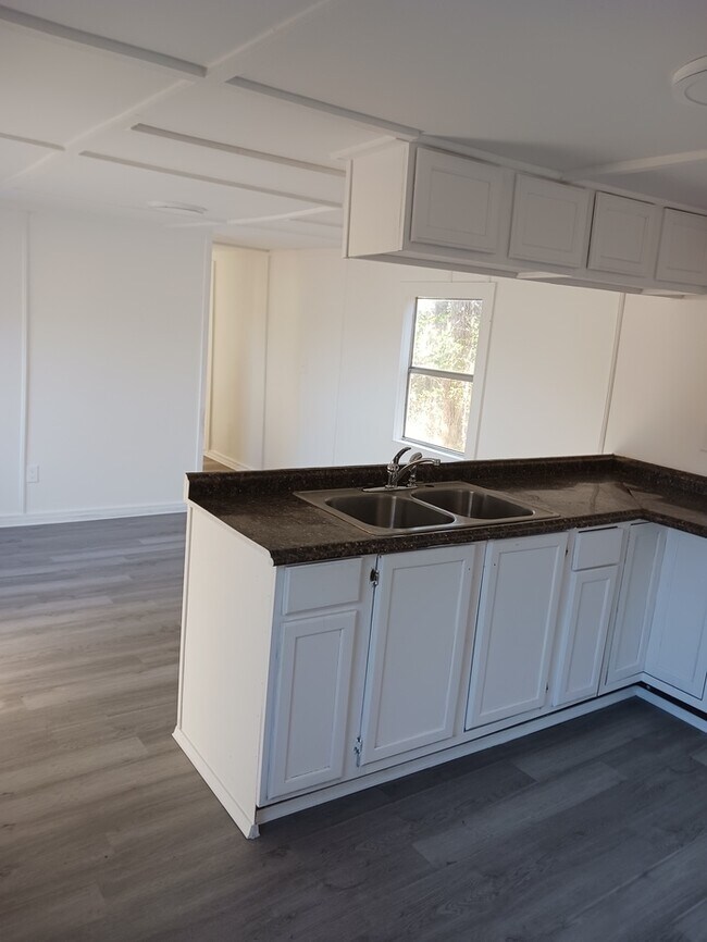 Building Photo - 1543 Fleetwood Dr