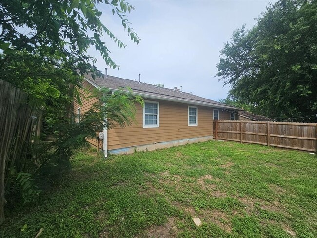 Building Photo - 1305 Bonnie Brae St