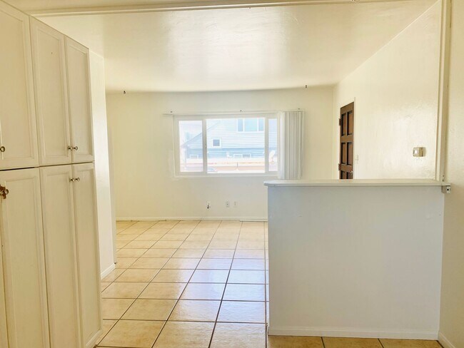Building Photo - Live by the Beach! 2BD/1BA Mission Beach Apartment with Garage!