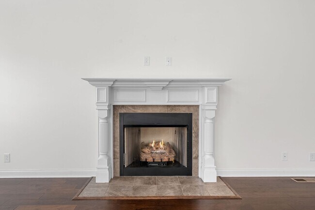 Building Photo - Pet Friendly Four Bedroom with Bonus!