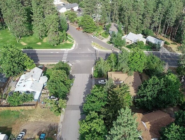 Building Photo - Spacious 4-Bedroom duplex Near EWU – Cheney, WA