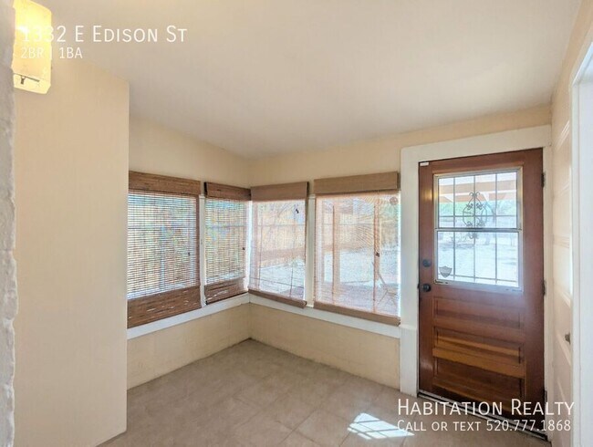 Building Photo - 1332 E Edison St