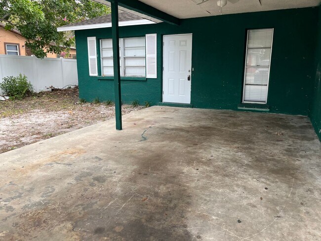 Building Photo - quaint 2 bedroom home
