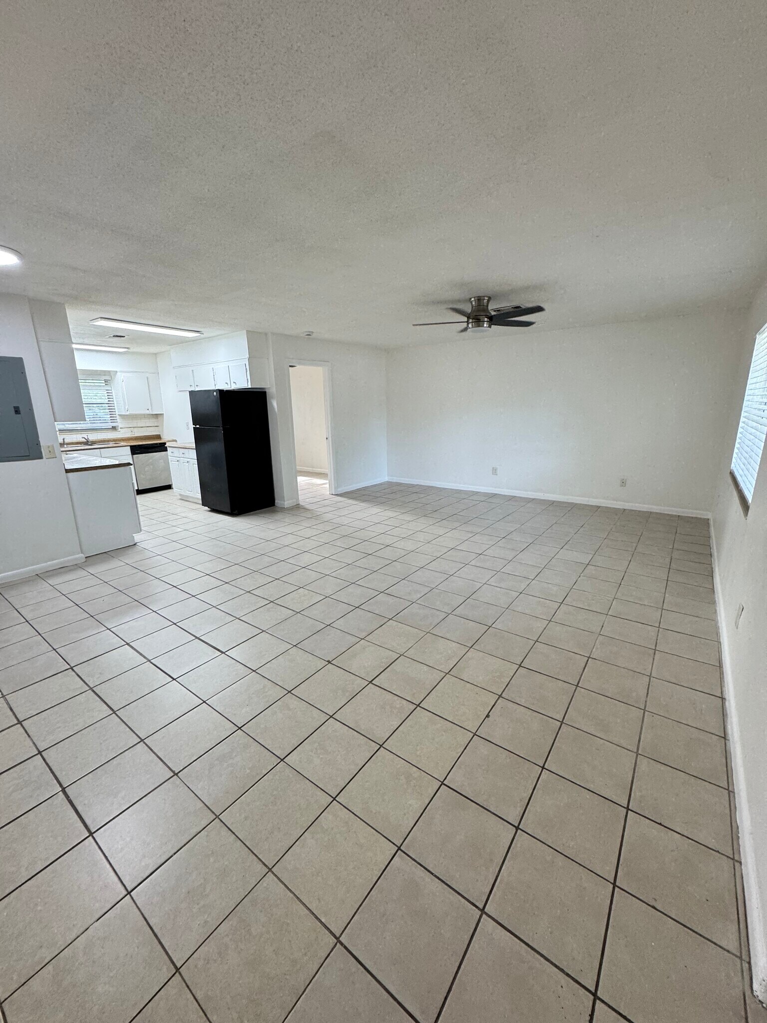 Building Photo - 4757 Myrtle Dr