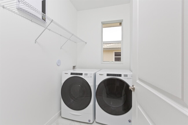 Building Photo - 6947 Pines Cir