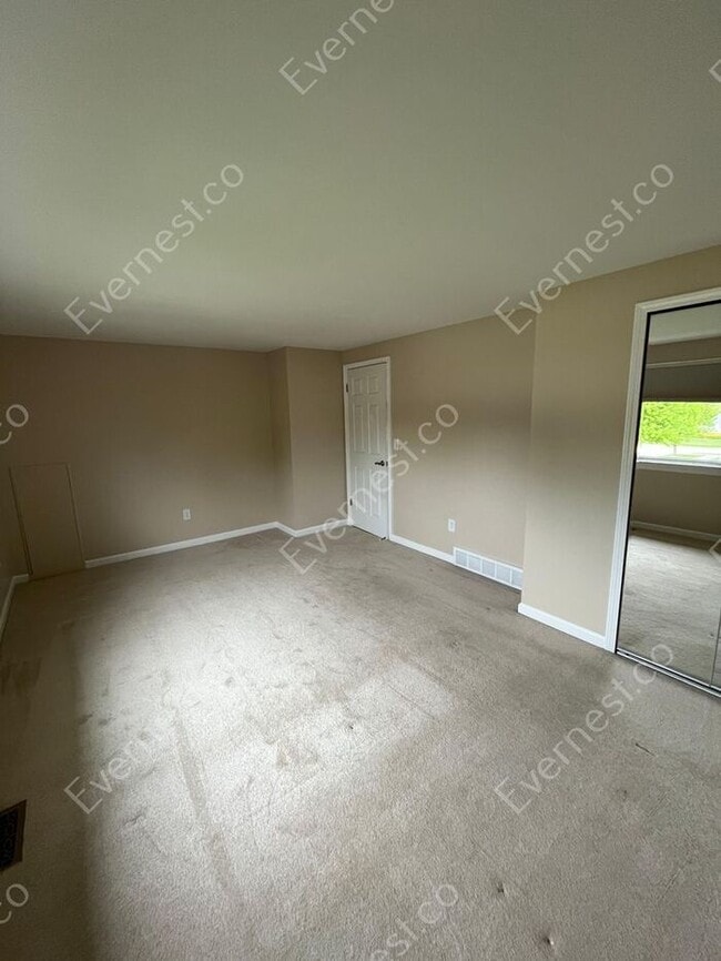 Building Photo - Charming 3 bedroom in Madison Heights / Pe...
