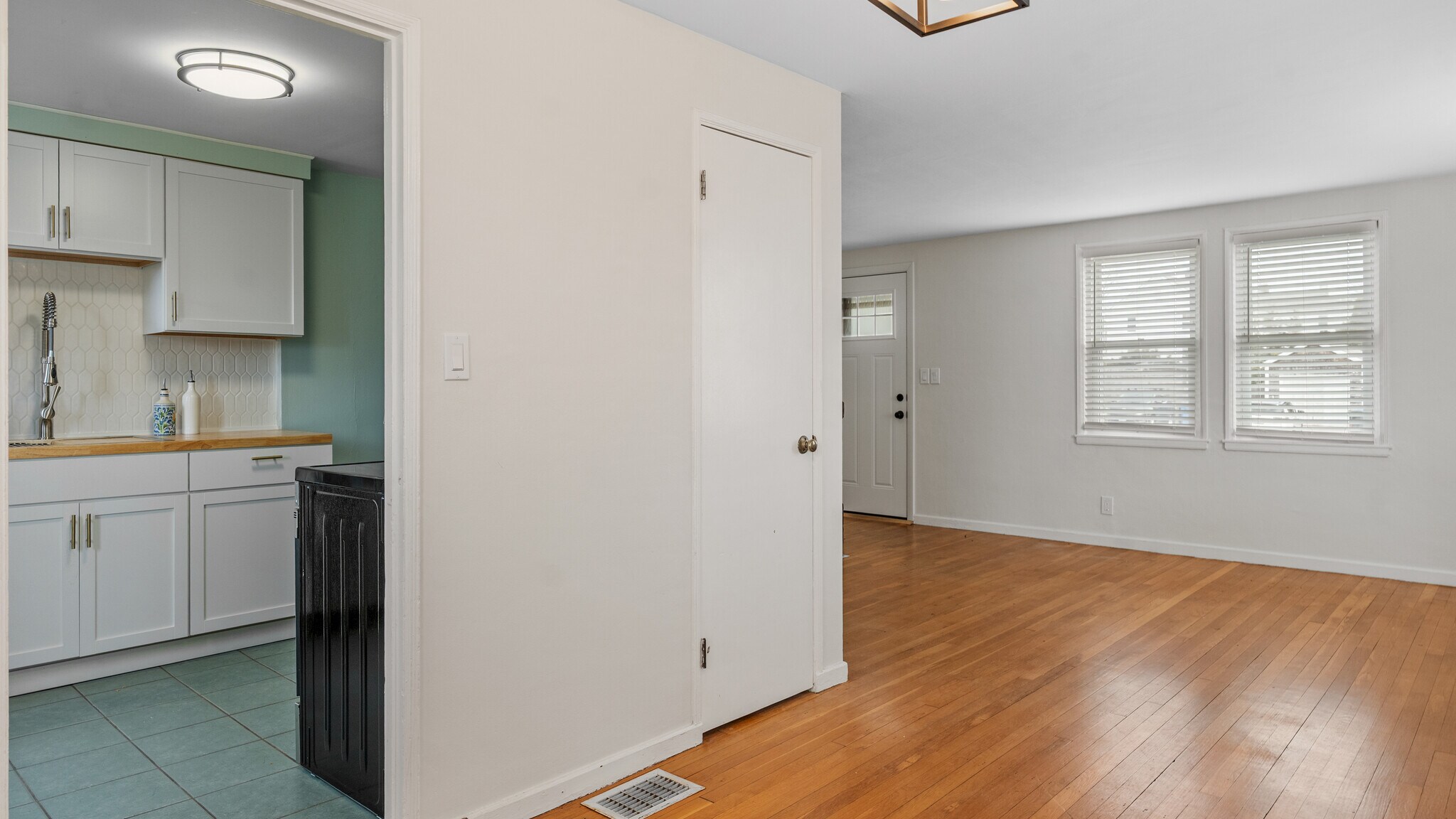 Building Photo - 7 Shangri La Ln