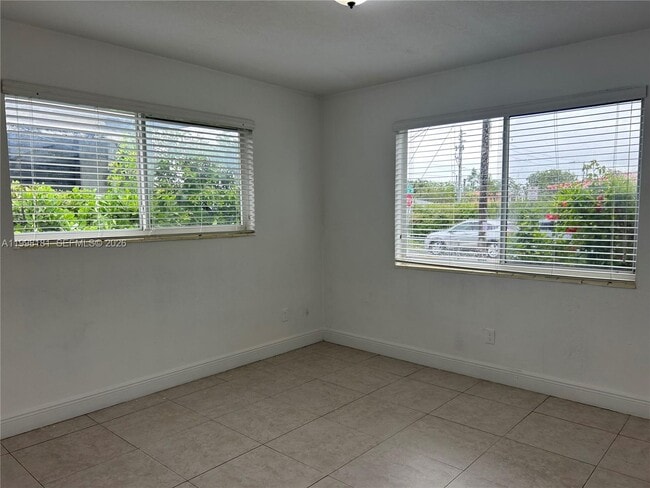 Building Photo - 2804 SW 35th Ave