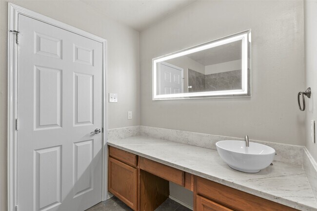 Building Photo - 15819 Misty Loch Ln