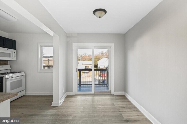 Building Photo - 165 Hampshire Rd