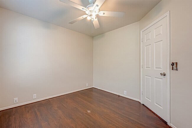 Building Photo - 5910 Spring Sunrise Dr