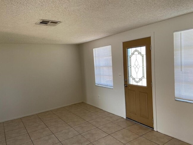 Building Photo - 3600 Beacon Square Dr