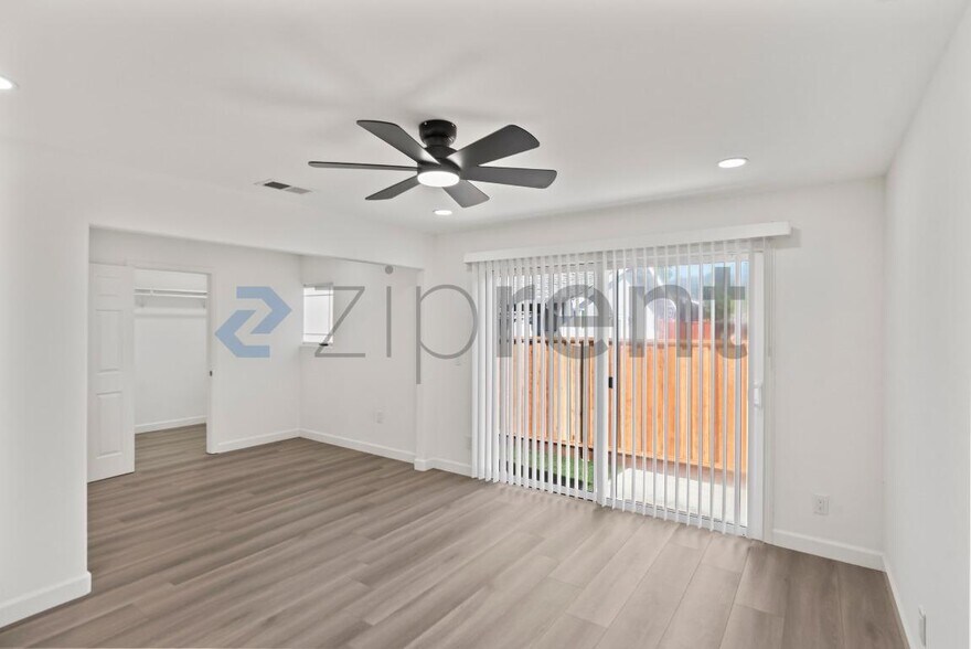 Building Photo - 3068 Nightingale Pl