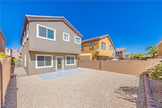 Building Photo - 212 Fairway Woods Dr