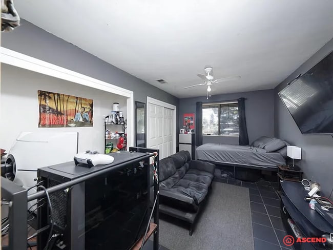 Building Photo - Captivating Home Near Highland Highschool!