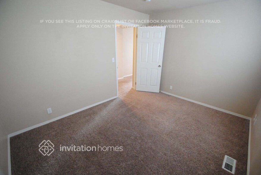 Building Photo - 17804 W Country Club Dr