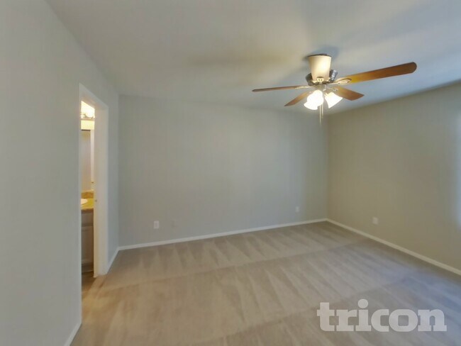 Building Photo - 10625 W Monte Vista Rd