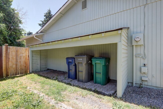 Building Photo - Cozy 3-bedroom 2 baths in Kirkland.