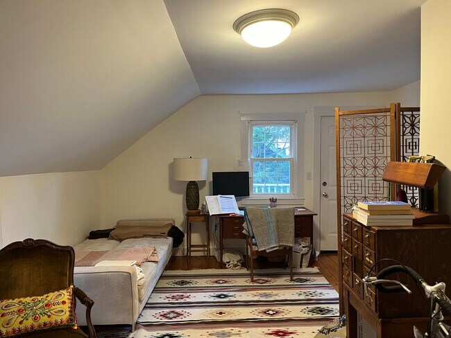 Building Photo - Beautiful In-Town Two Bedroom...