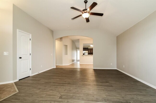 Building Photo - 613 Talon Dr