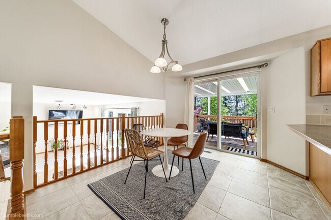 Building Photo - For Rent: Beautiful 3 Bed, 3 Bath Home in Desirable Eagle Ridge
