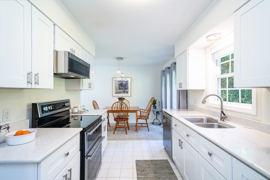 Dining Room & Kitchen - 5 Tsuga Rise