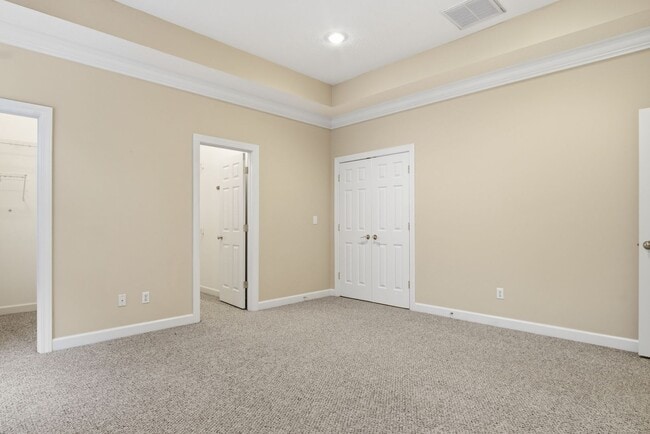 Building Photo - 4 Bed/3 Bath. Pet Friendly. Master on Main