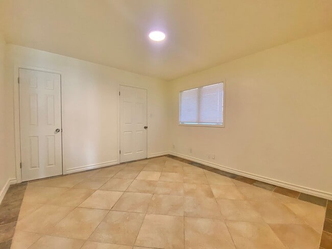 Building Photo - NOW PRE-LEASING FOR JULY: 4 bed 2 bath 2car garage in Tech Terrace