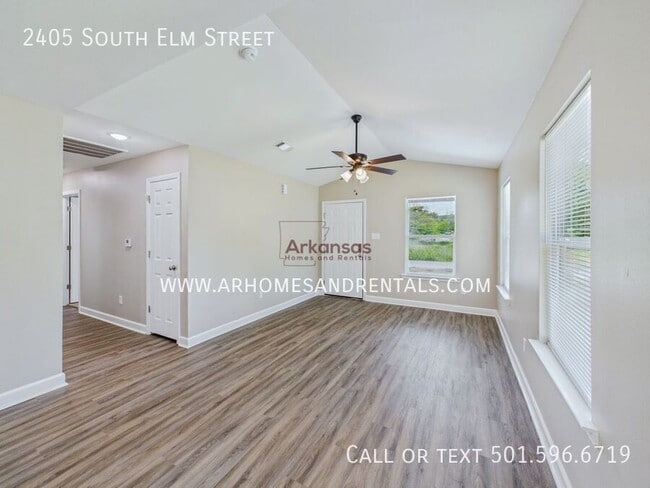 Building Photo - 2405 S Elm St