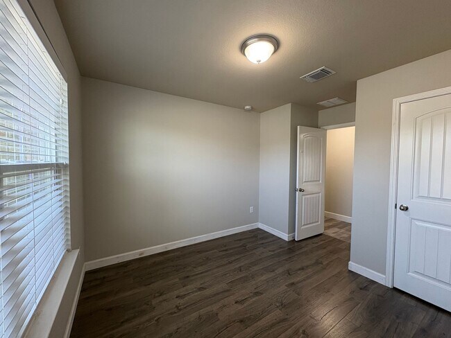 Building Photo - 11708 Cambrian Rd