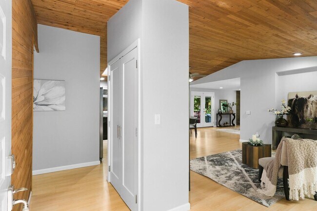 Building Photo - 3 Bedroom Sammamish Rambler in Quiet Cul d...