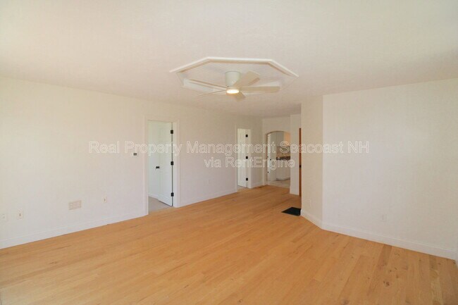 Building Photo - 94 Lakeshore Dr