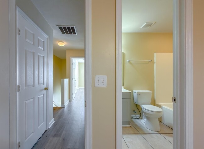 Building Photo - 1558 Devoe St