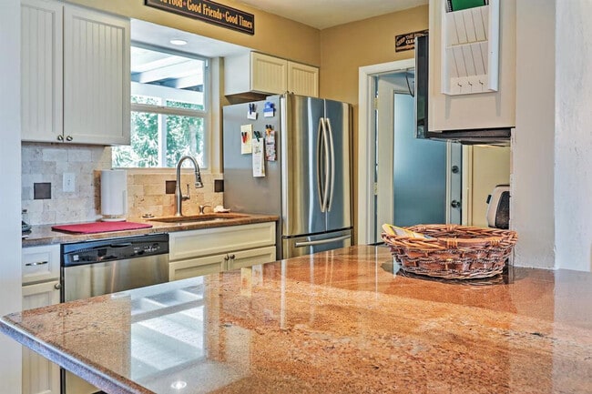 Building Photo - 157 Longwood Dr