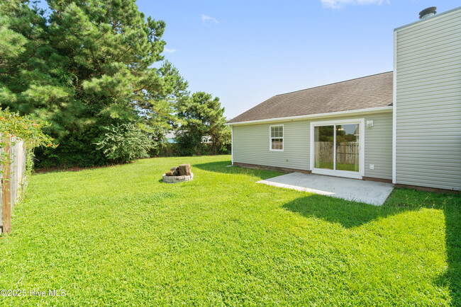 Building Photo - 443 Dion Dr