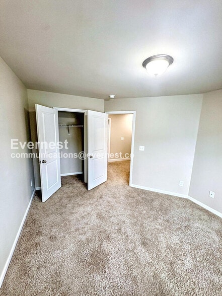 Building Photo - 130 Mandy Ln