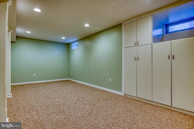 Building Photo - 1802 Schindler Dr