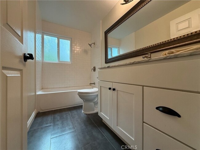 Building Photo - 1633 Kwis Ave