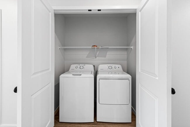 Building Photo - New 3 Bed Townhome with Covered Deck and Oversized Garage!