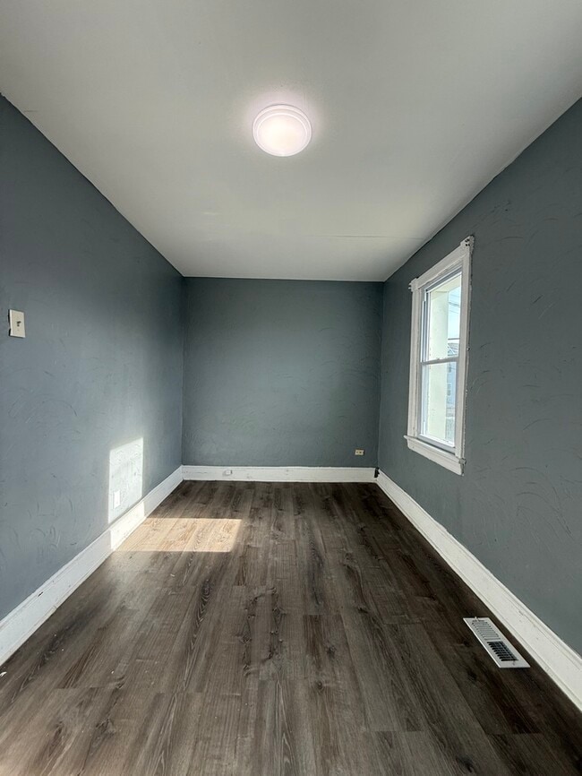 Building Photo - 519 Graff Ln