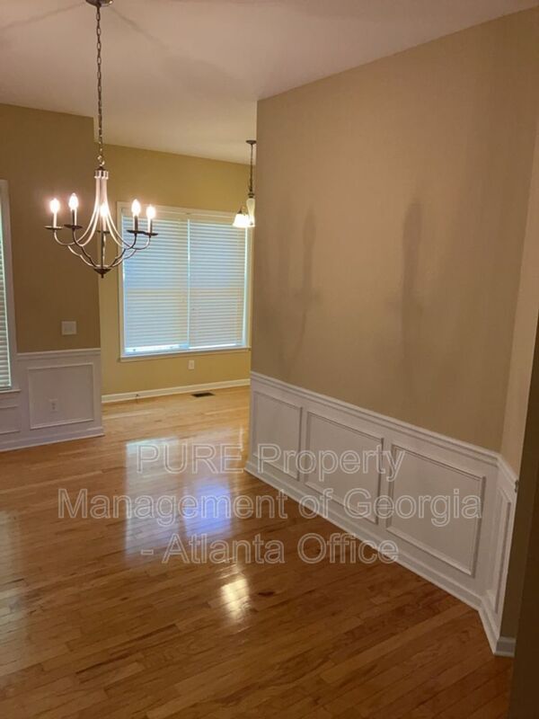 Building Photo - 1555 River Park Blvd