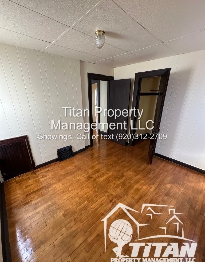 Building Photo - 822 S Commercial St