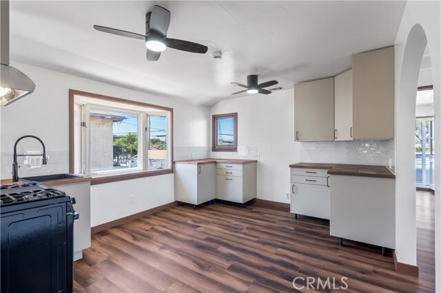 Building Photo - 881 W Upland